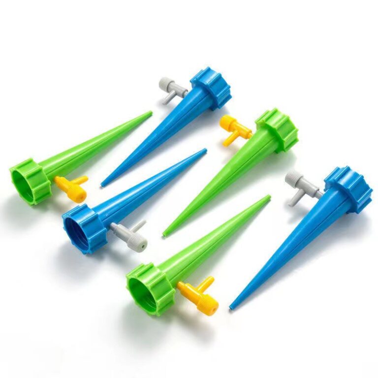 Automatic flower watering machine