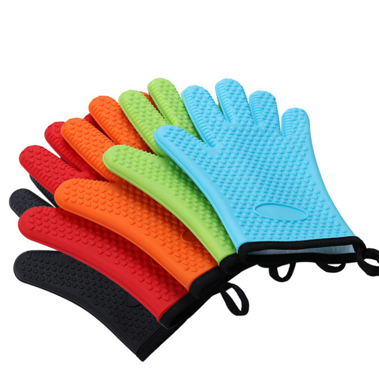 Silicone heat-insulating gloves